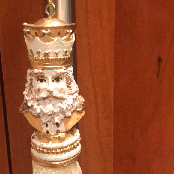 2 gold/cream Christmas ornaments - Picture 3 of 4